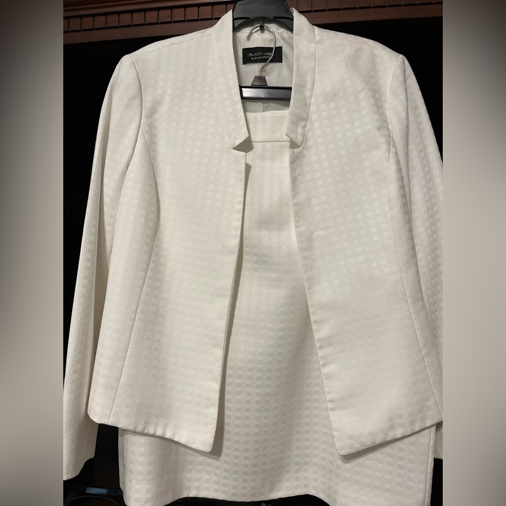 Black Label by Evan Picone Women's White Jacket and Skirt set